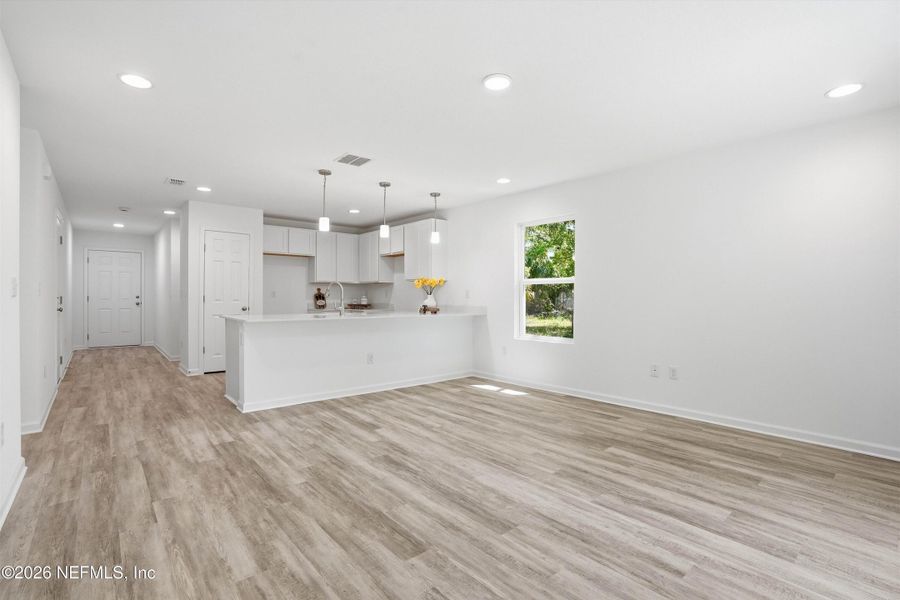 Spacious, unfurnished interior of a new home in , Jacksonville (Image 23).