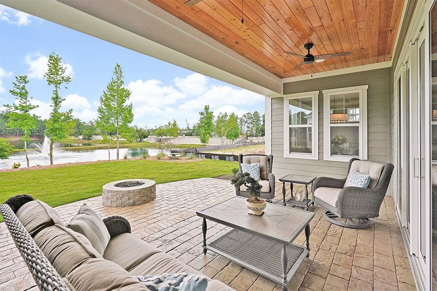 Lumina Island, Loggia