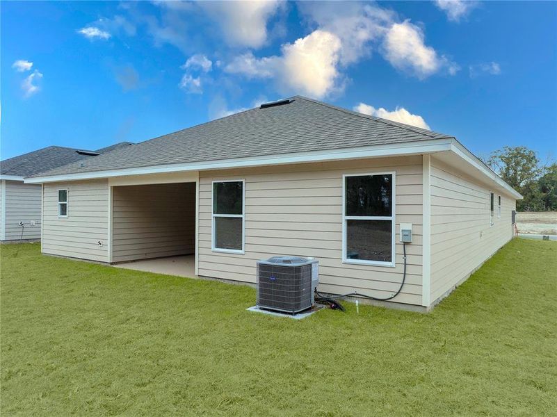 Exterior details and patio area of a home in Briarwood, Alachua (Image 3).