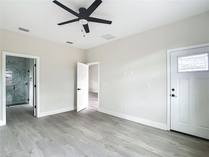 Spacious, unfurnished interior of a new home in , Ocala (Image 18).