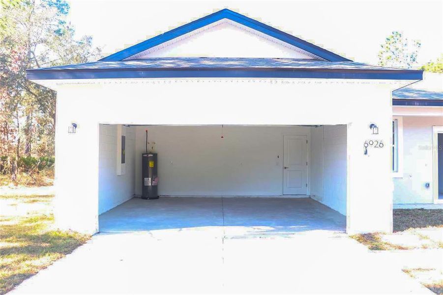 Exterior details and patio area of a home in , Citrus Springs (Image 4).