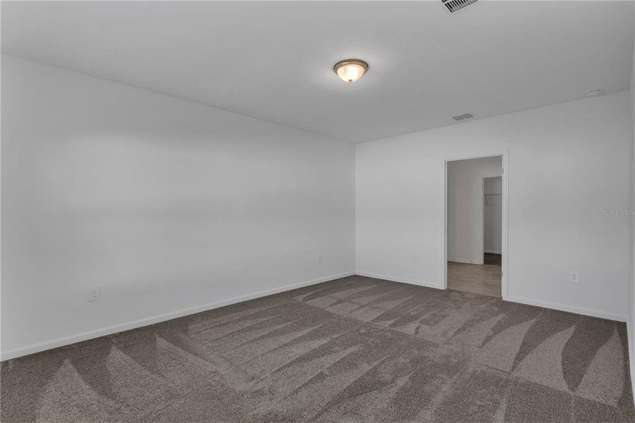Spacious, unfurnished interior of a new home in Knightsbridge, Kissimmee (Image 26).
