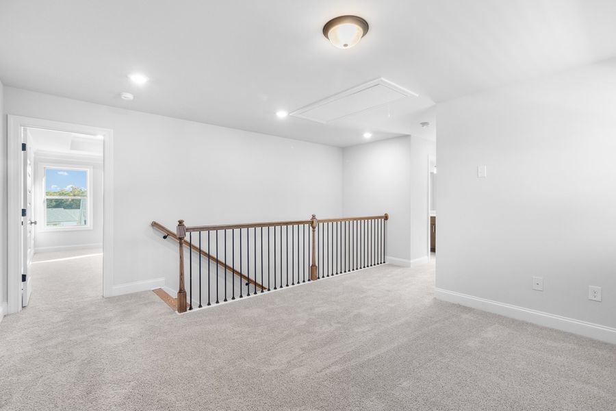 Spacious, unfurnished interior of a new home in Ridge Pointe, Athens (Image 18).