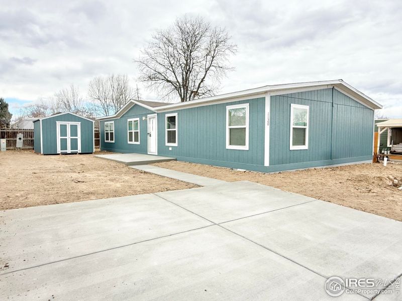 Exterior details and patio area of a home in , Dacono (Image 2).