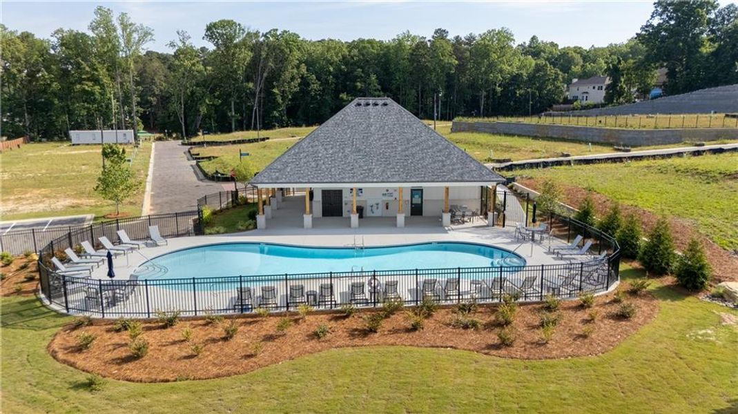 Community amenities in The Village at Sandy Plains, Marietta (Image 30).