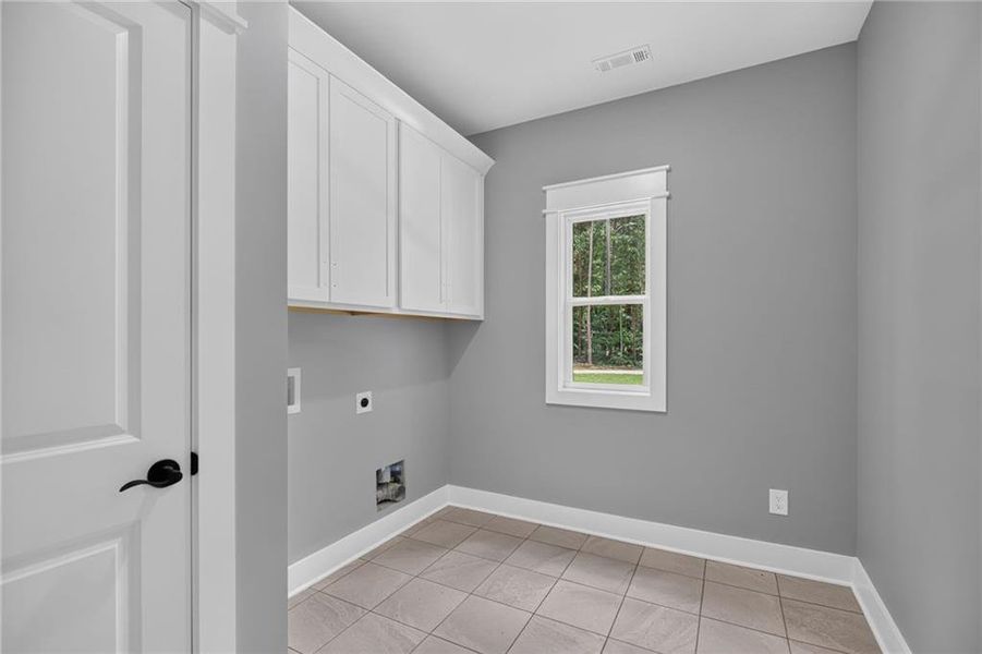 Spacious, unfurnished interior of a new home in , Dallas (Image 22). Spacious, unfurnished interior of a new home in , Dallas (Image 22).