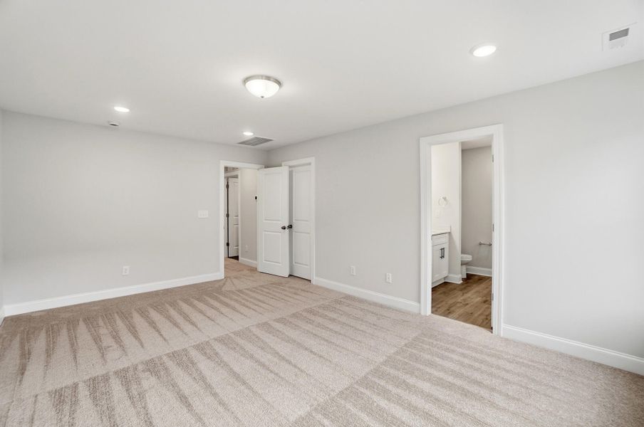 Spacious, unfurnished interior of a new home in Harrisburg Village Townhomes, Harrisburg (Image 57).