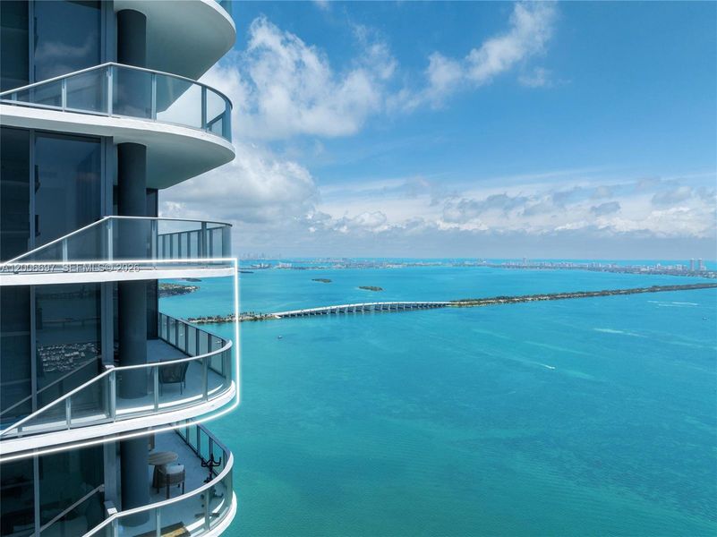 Condo located in Miami, FL showcasing its design and architecture (Image 4).