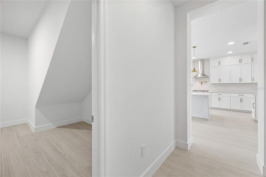 Spacious, unfurnished interior of a new home in , Winter Garden (Image 48).