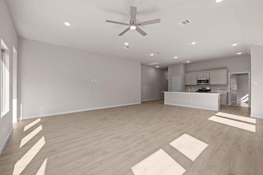 Spacious, unfurnished interior of a new home in Trinity Ranch, Elgin (Image 26).