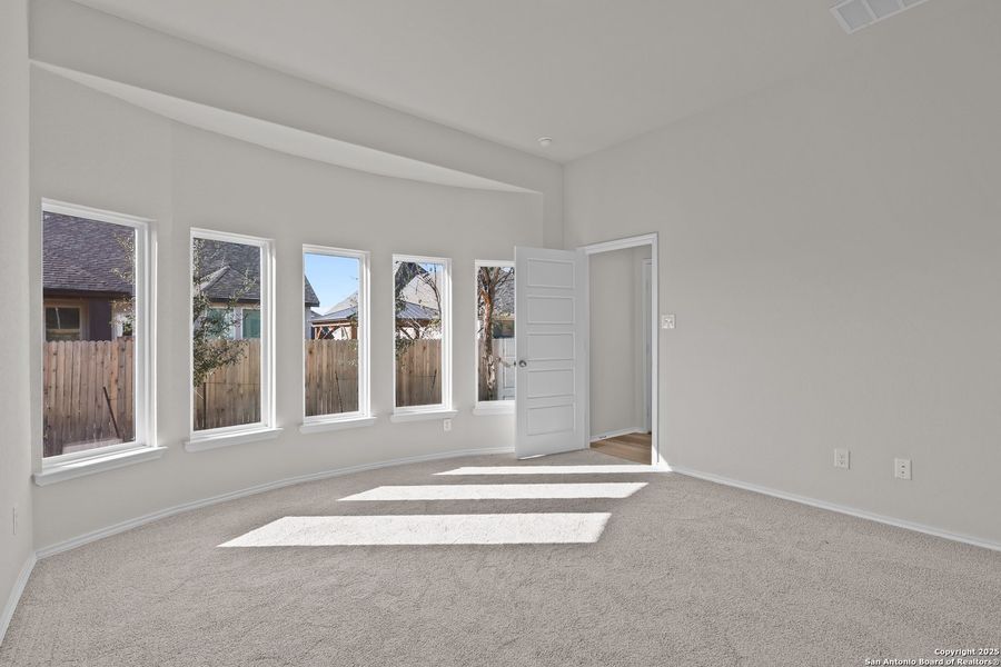 Spacious, unfurnished interior of a new home in Davis Ranch, San Antonio (Image 26).