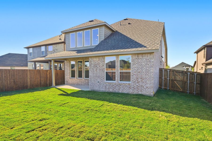 Exterior details and patio area of a home in Elevon, Lavon (Image 28).