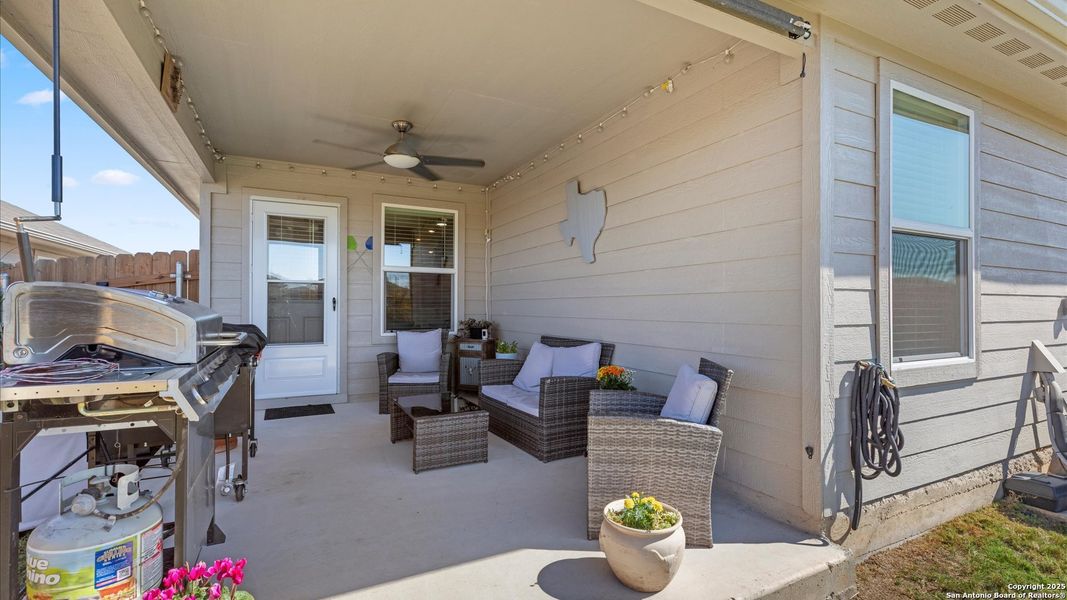 Exterior details and patio area of a home in Arroyo Ranch, Seguin (Image 21).