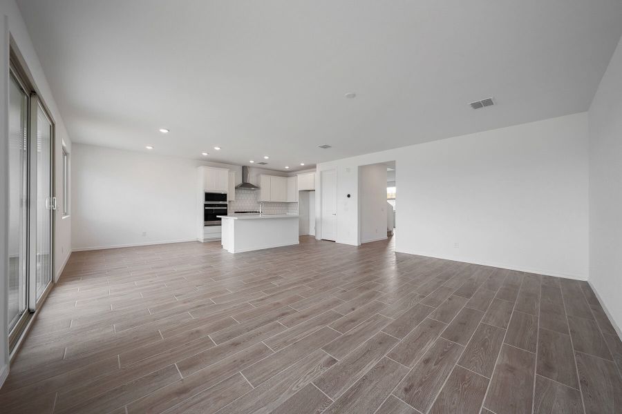 Spacious, unfurnished interior of a new home in Landmarke, San Tan Valley (Image 10). Spacious, unfurnished interior of a new home in Landmarke, San Tan Valley (Image 10).