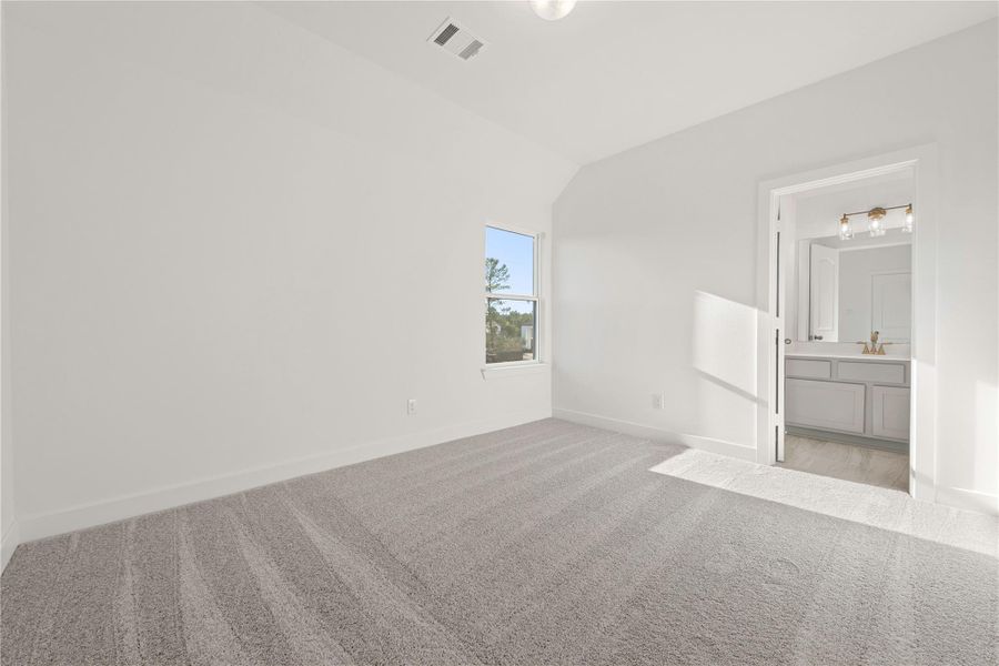 Spacious, unfurnished interior of a new home in Kresston, Montgomery (Image 10).