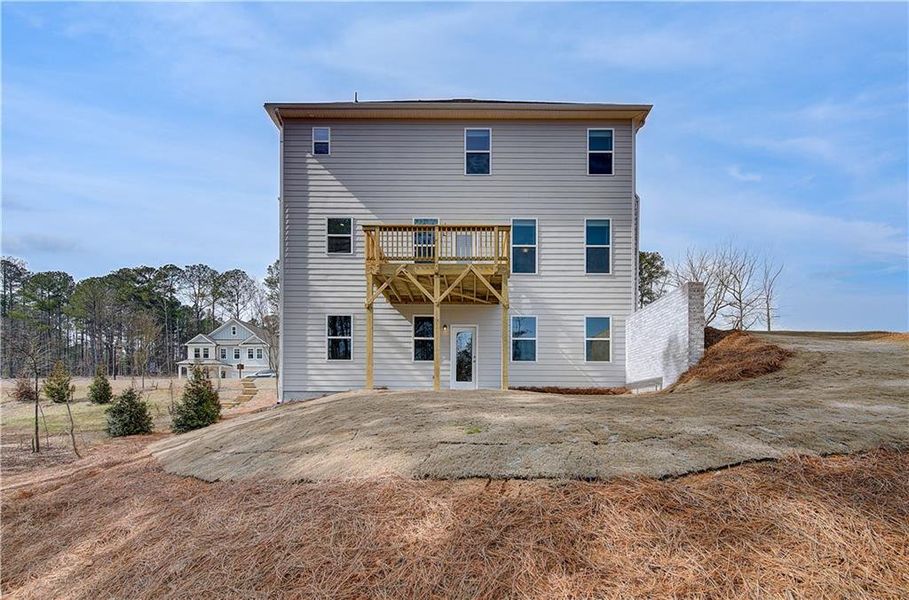 Exterior details and patio area of a home in Hamilton Lakes, Lawrenceville (Image 4).