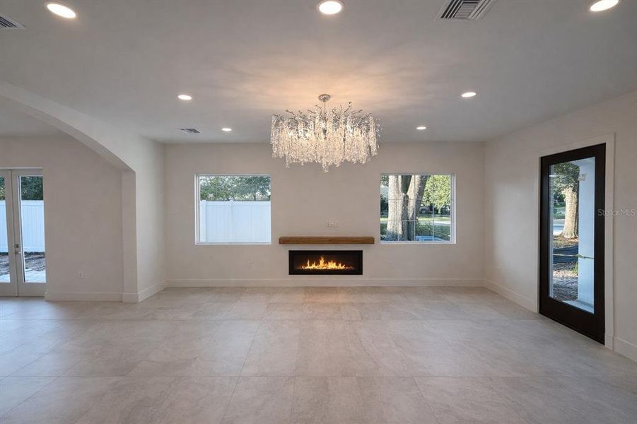 Spacious, unfurnished interior of a new home in , Winter Park (Image 9).