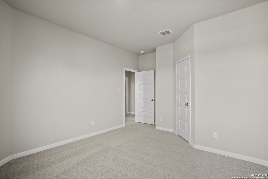 Spacious, unfurnished interior of a new home in Dauer Ranch, New Braunfels (Image 28). Spacious, unfurnished interior of a new home in Dauer Ranch, New Braunfels (Image 28).