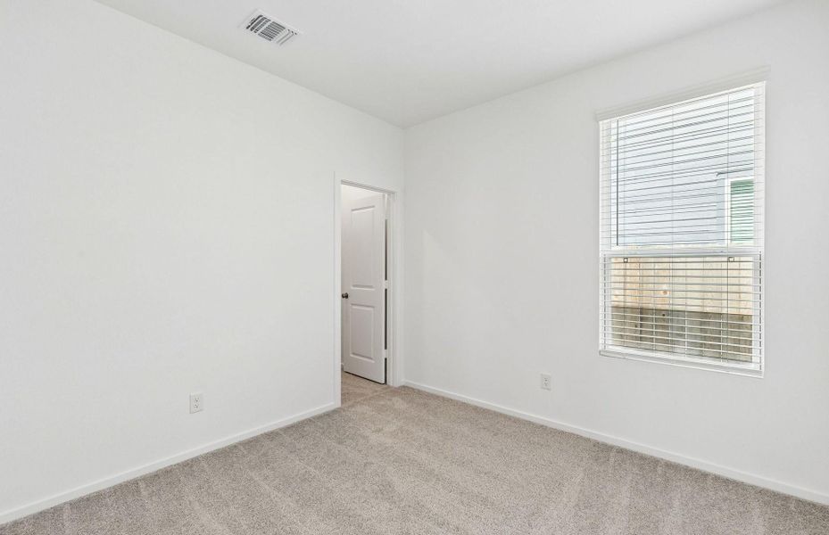Spacious, unfurnished interior of a new home in Stokesbury, Waller (Image 24).
