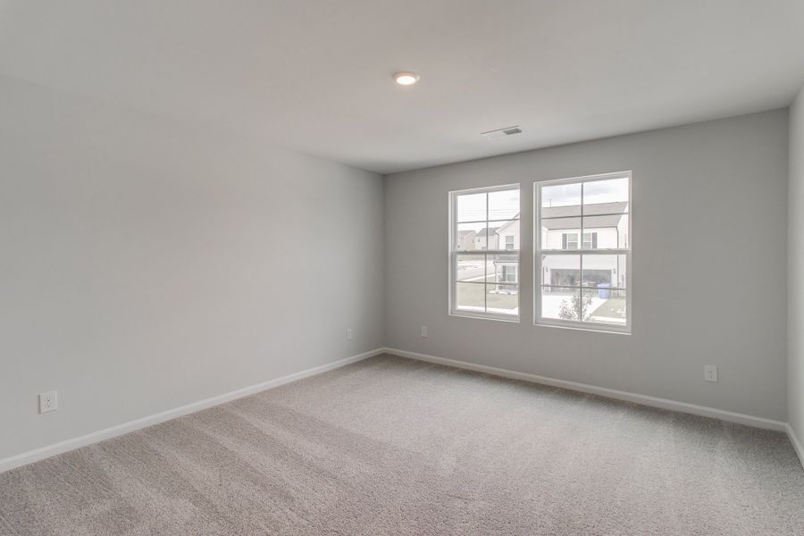Spacious, unfurnished interior of a new home in Ellington, Elgin (Image 34).