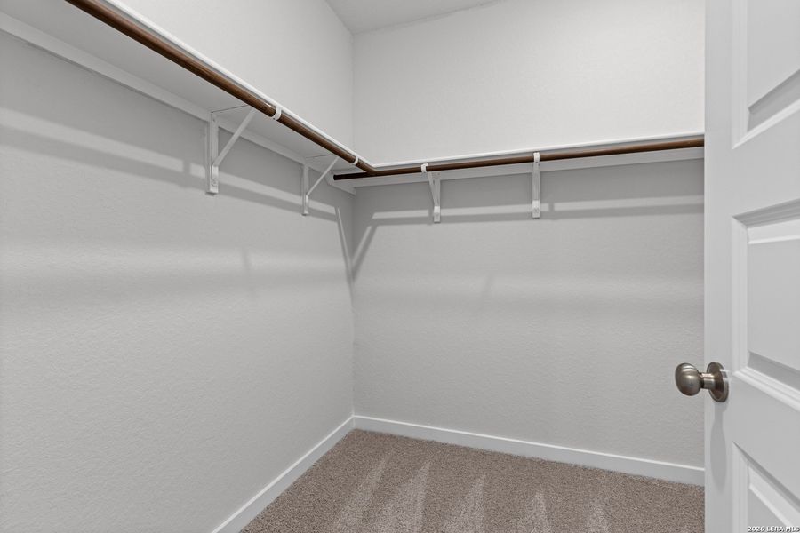 Spacious, unfurnished interior of a new home in Mesa Vista, San Antonio (Image 9).