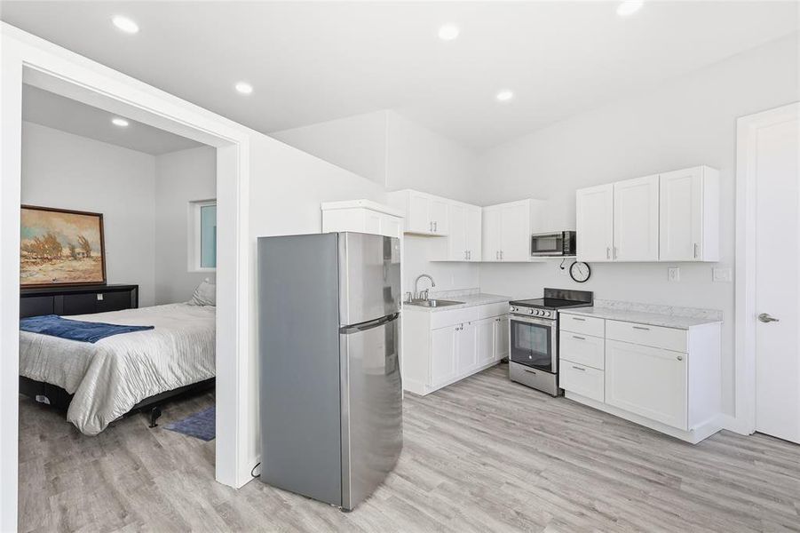 Guest quarters with full kitchen Guest quarters with full kitchen