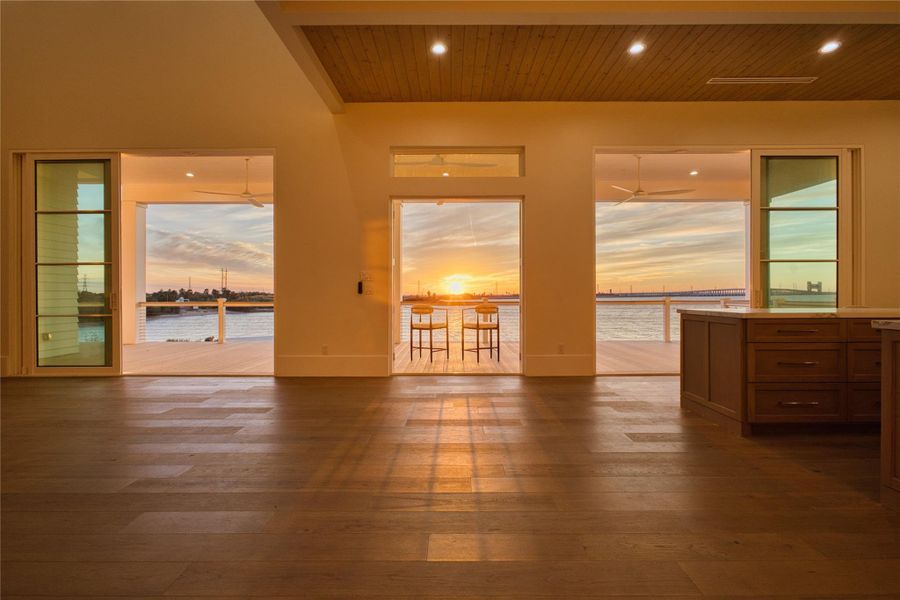 Spacious, unfurnished interior of a new home in , Galveston (Image 23).