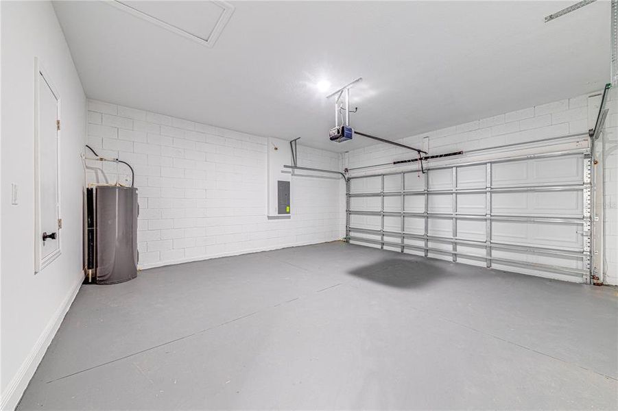 Spacious, unfurnished interior of a new home in , Citrus Springs (Image 44).