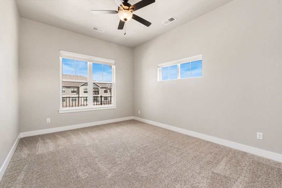 Spacious, unfurnished interior of a new home in The Lakes at Centerra, Loveland (Image 10).