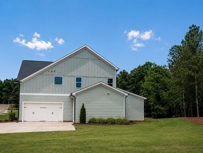 Front exterior of a new home in White Post on Lake Lanier, Gainesville, GA, highlighting curb appeal (Image 16). Front exterior of a new home in White Post on Lake Lanier, Gainesville, GA, highlighting curb appeal (Image 16).