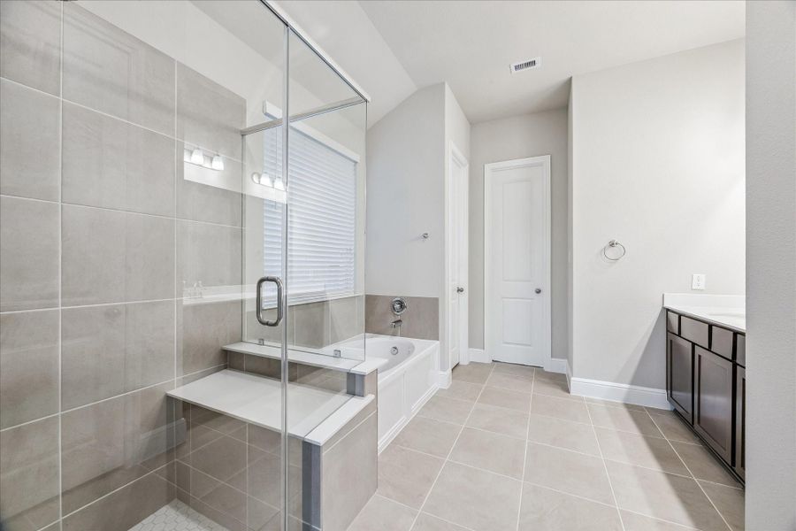 Furnished interior view inside a new home in Edgewater, Webster (Image 8). Furnished interior view inside a new home in Edgewater, Webster (Image 8).
