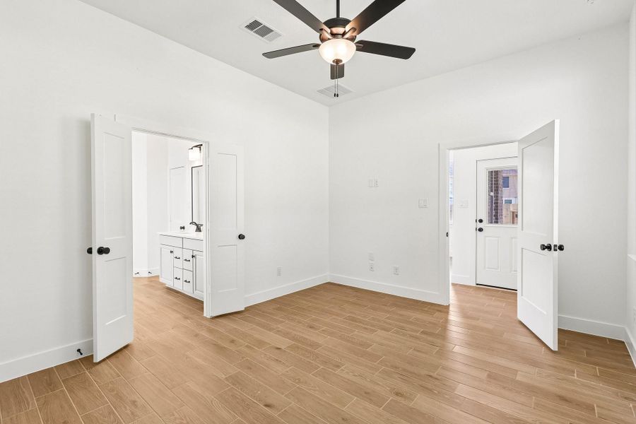 Spacious, unfurnished interior of a new home in Evergreen 40s, Conroe (Image 22). Spacious, unfurnished interior of a new home in Evergreen 40s, Conroe (Image 22).