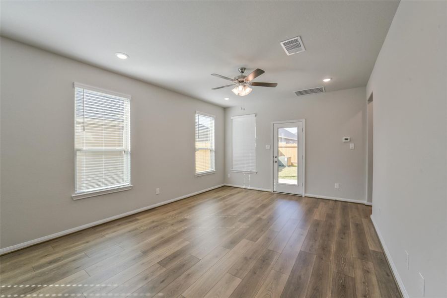 Spacious, unfurnished interior of a new home in Anderson Lakes, Houston (Image 45).