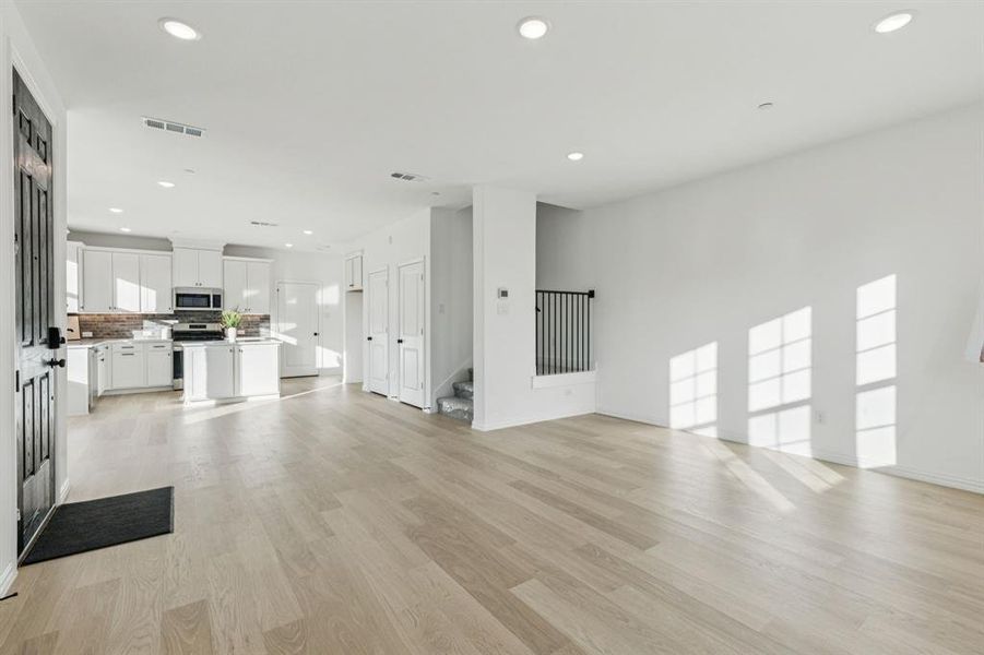 Our DaltonII floor plan offers an open concept design that is sure to please the entire family!