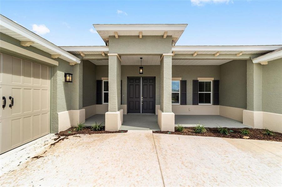 Exterior details and patio area of a home in , Ocala (Image 21).