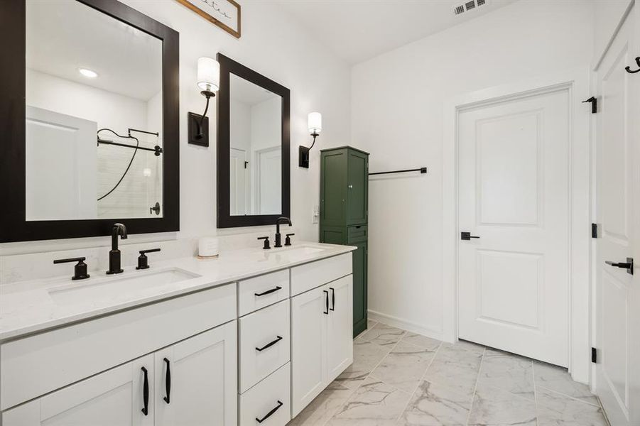 Furnished interior view inside a new home in Rolling Ridge, Van Alstyne (Image 24).