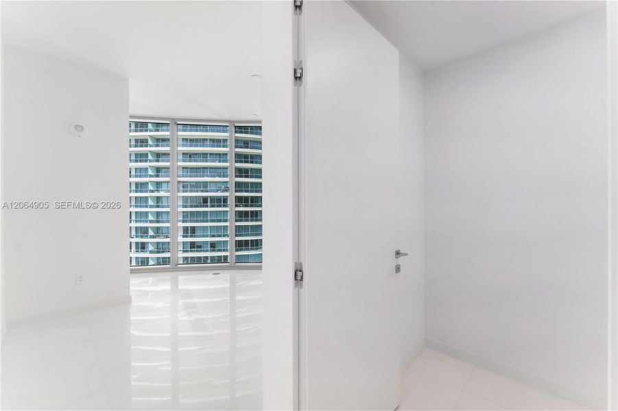 Spacious, unfurnished interior of a new home in , Miami (Image 19).