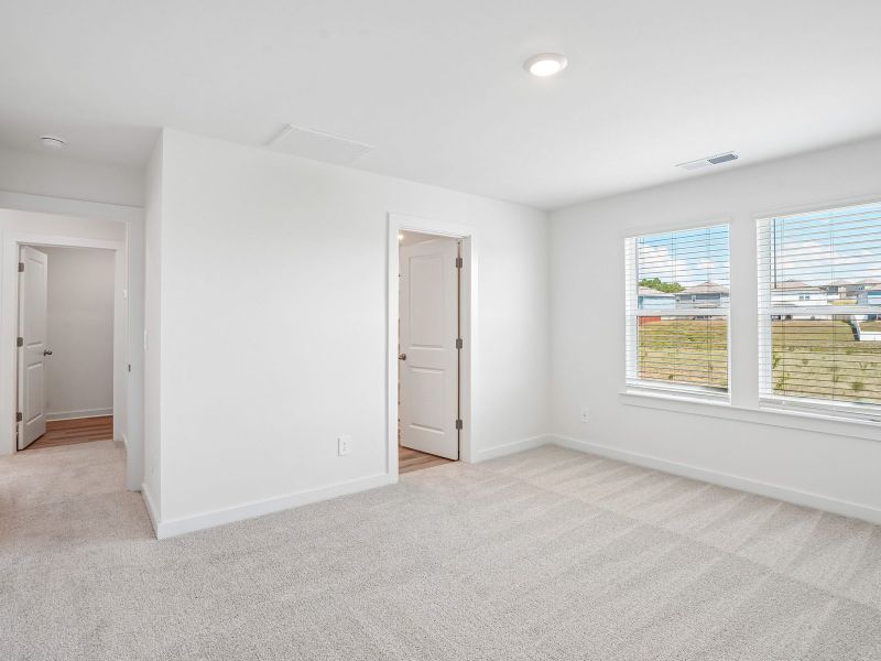 Spacious, unfurnished interior of a new home in Crestview - Ridge Series, Hermitage (Image 11).