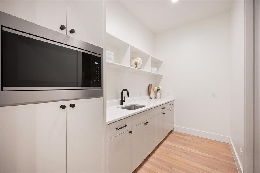 Furnished interior view inside a new home in , Dallas (Image 17).