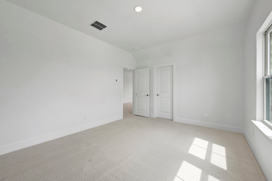 Spacious, unfurnished interior of a new home in Treeline, Justin (Image 29).