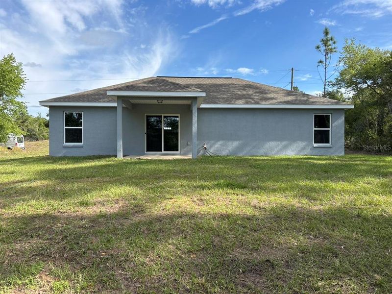 Exterior details and patio area of a home in , Dunnellon (Image 4).
