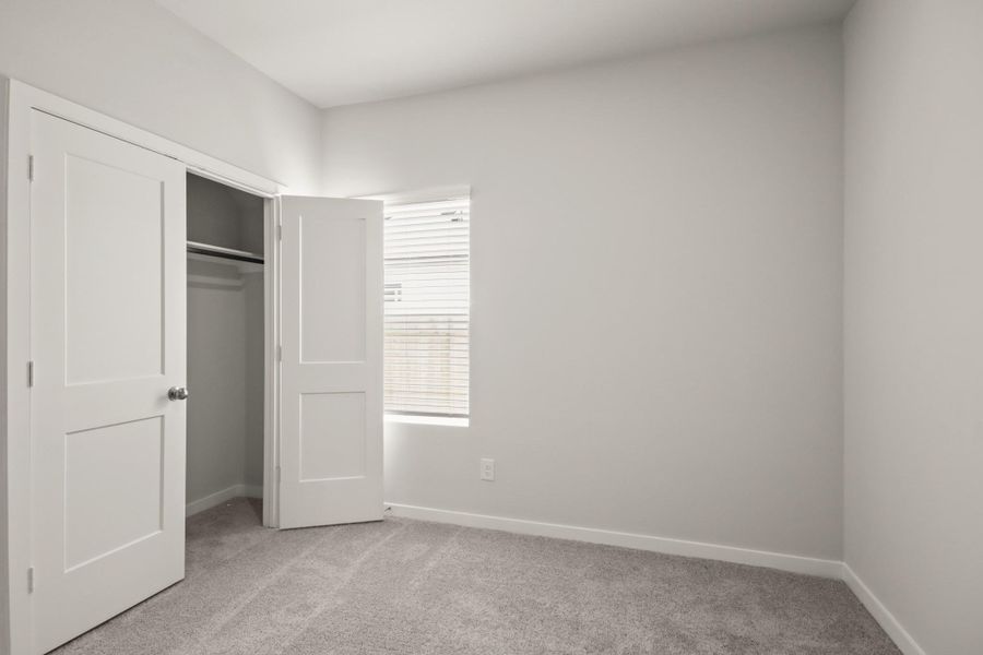 Spacious, unfurnished interior of a new home in Sherwood Glen, Conroe (Image 16).