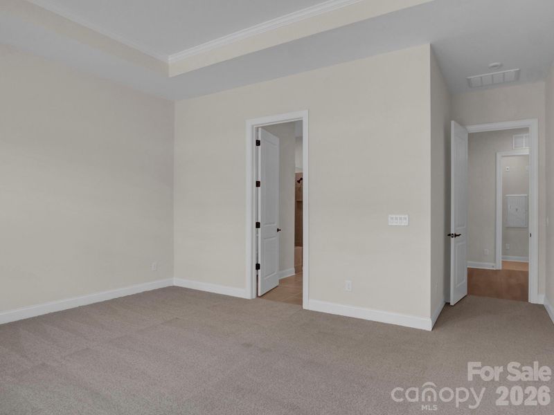 Primary Walk-In En Suite and Closet