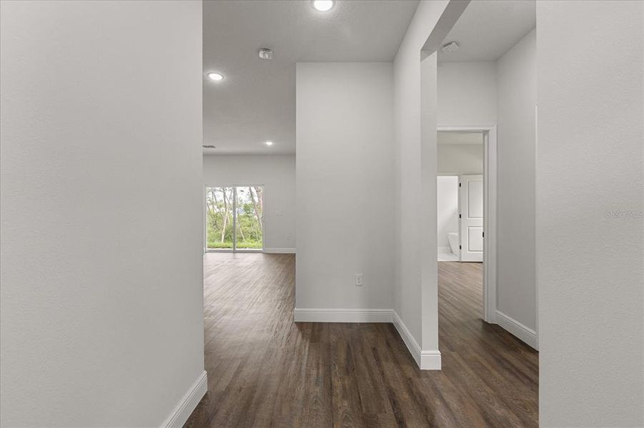 Spacious, unfurnished interior of a new home in , Ocala (Image 7).