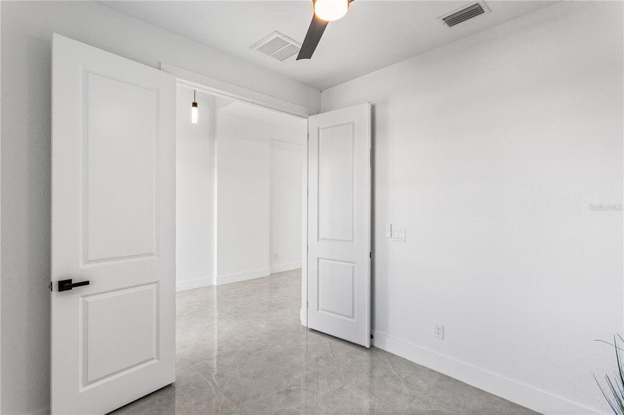 Spacious, unfurnished interior of a new home in , Cape Coral (Image 27).