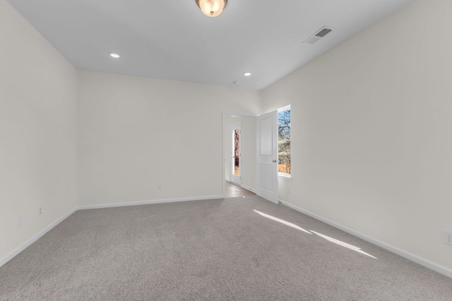 Spacious, unfurnished interior of a new home in Hampshire Hills, Columbia (Image 22).