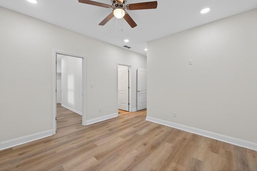 Spacious, unfurnished interior of a new home in , Oxford (Image 19).