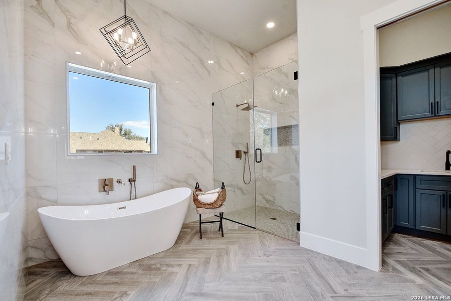 Furnished interior view inside a new home in , Bandera (Image 17).