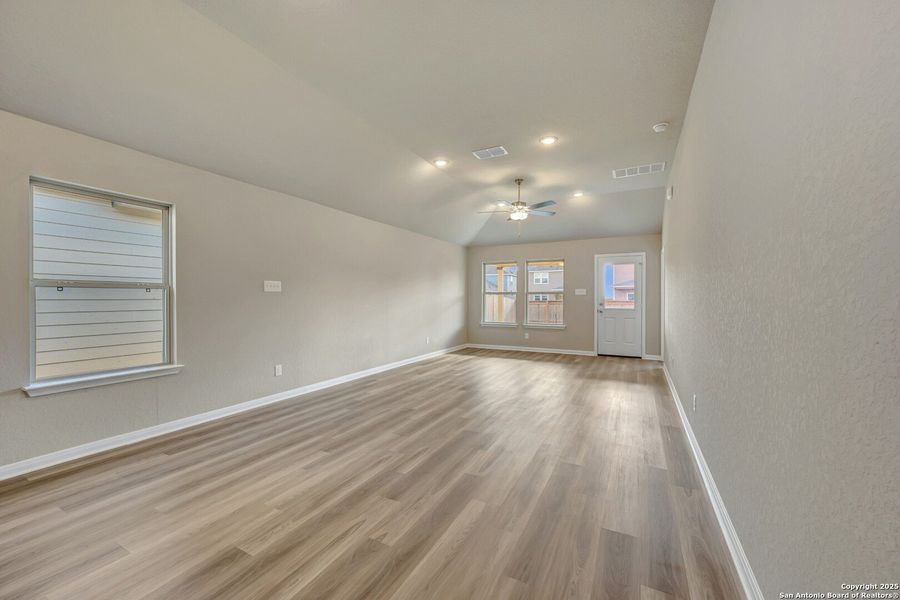 Spacious, unfurnished interior of a new home in Park Place, New Braunfels (Image 24).