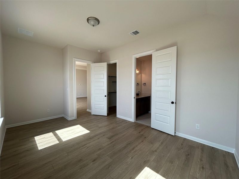 Spacious, unfurnished interior of a new home in Provence 70s, Austin (Image 26). Spacious, unfurnished interior of a new home in Provence 70s, Austin (Image 26).